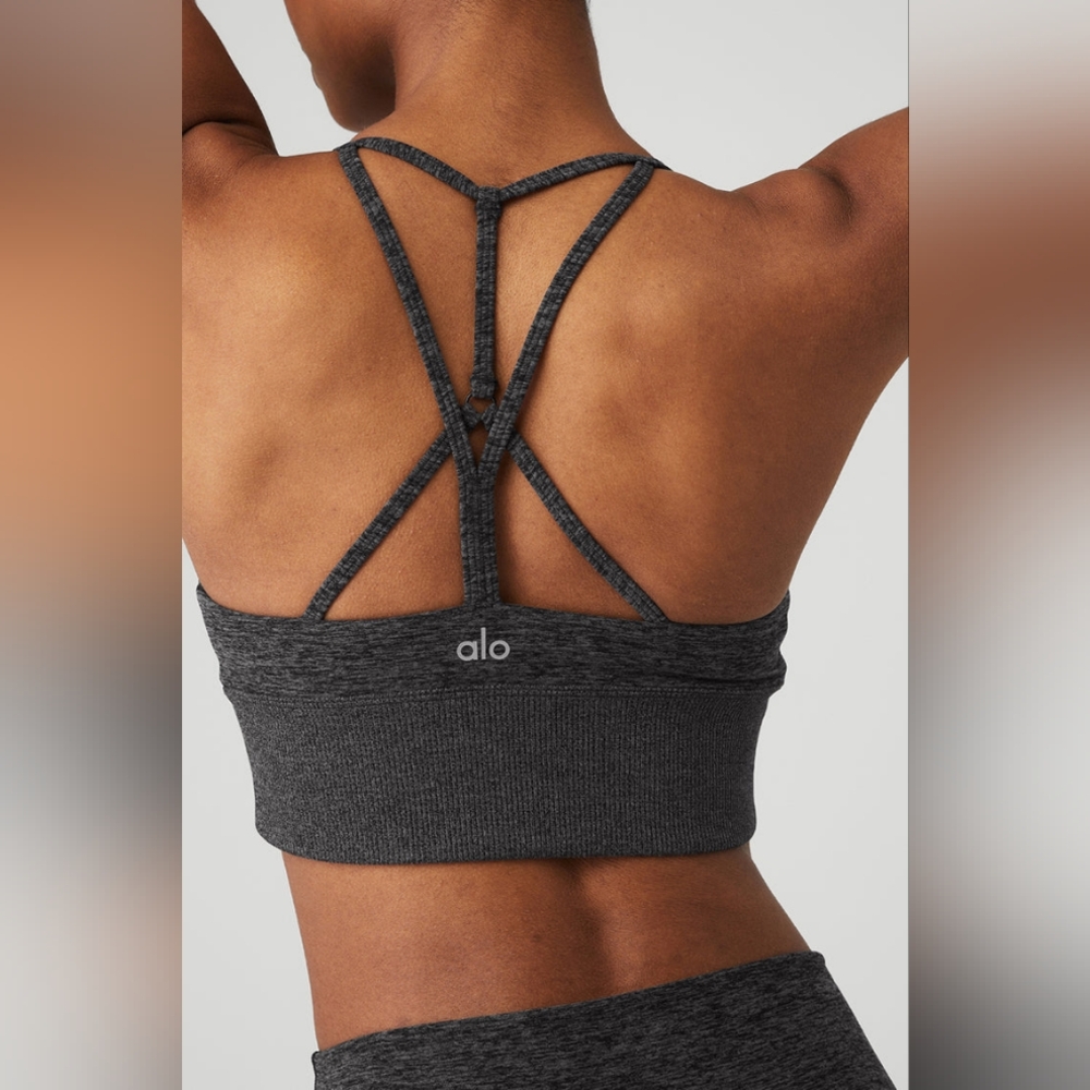EUC ALOYoga Alosoft Lavish Bra SZ. Med. 🩶